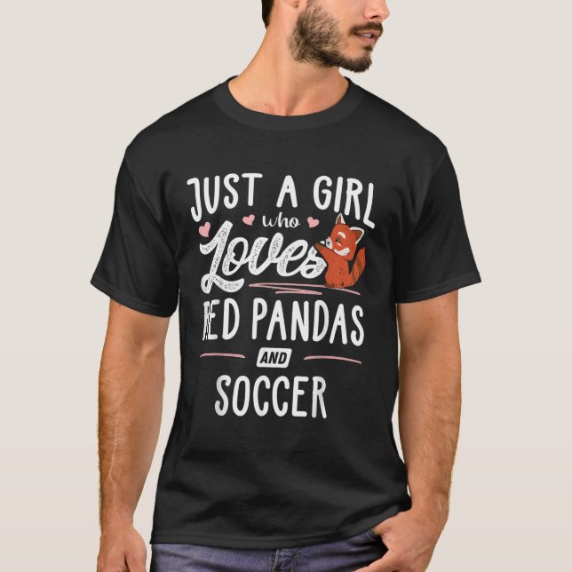 Camiseta Só Um Que Ama Pandas Vermelhas E Futebol (Frente)