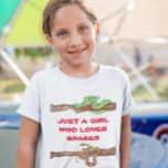 Camiseta Só uma garota que ama Cobras Réptil Boa Python<br><div class="desc">Este design pode ser personalizado escolhendo a opção Editar Design. Você também pode transferir para outros itens. Entre em contato comigo em colorflowcreations@gmail.com ou use a opção de bate-papo no topo da página se você quiser ter este design em outro produto ou precisar de assistência. Veja mais designs ou siga-me...</div>