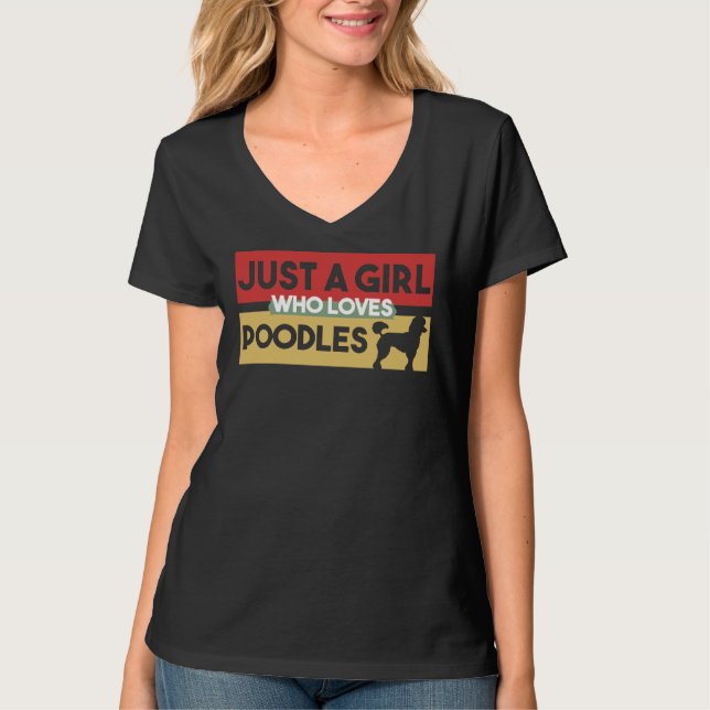 Camiseta Só Uma Menina Que Ama Poodles Presente Por Poodle  (Frente)