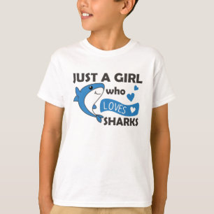 Camiseta Só Uma Menina Que Ama Sharksars Um Tubarão Engraça