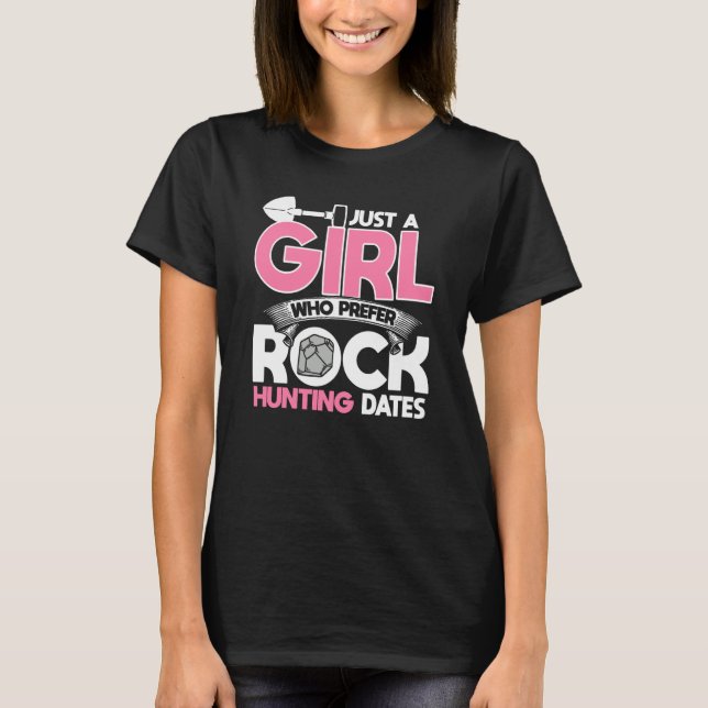 Camiseta Só Uma Menina Que Prefere Caça Rock Datas Rock Quo (Frente)