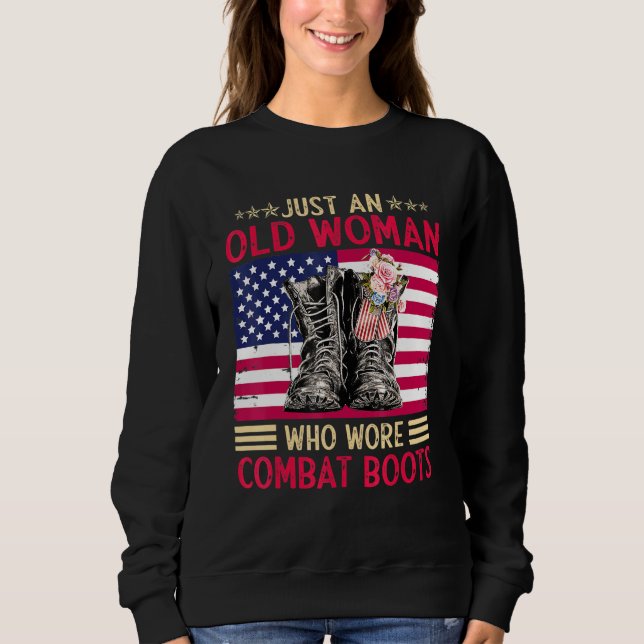 Camiseta Só Uma Velhinha Que Vestiu Boots Combates (Frente)