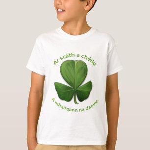 Camiseta Sob a proteção uns dos outros as pessoas sobrevive