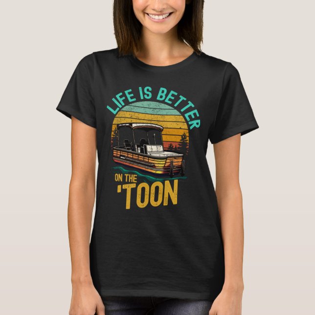 Camiseta sobre um Barco Pontoon (Frente)