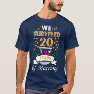 Camiseta Sobrevivemos a 20 anos de 20 Casal Casamento Anniv