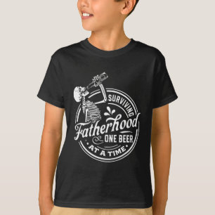 Camiseta Sobrevivendo à paternidade, uma cerveja de cada ve