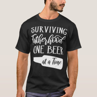 Camiseta Sobrevivendo à paternidade, uma cerveja por vez en