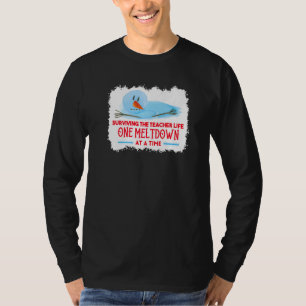 Camiseta sobrevivendo à vida do professor, um colapso de ca