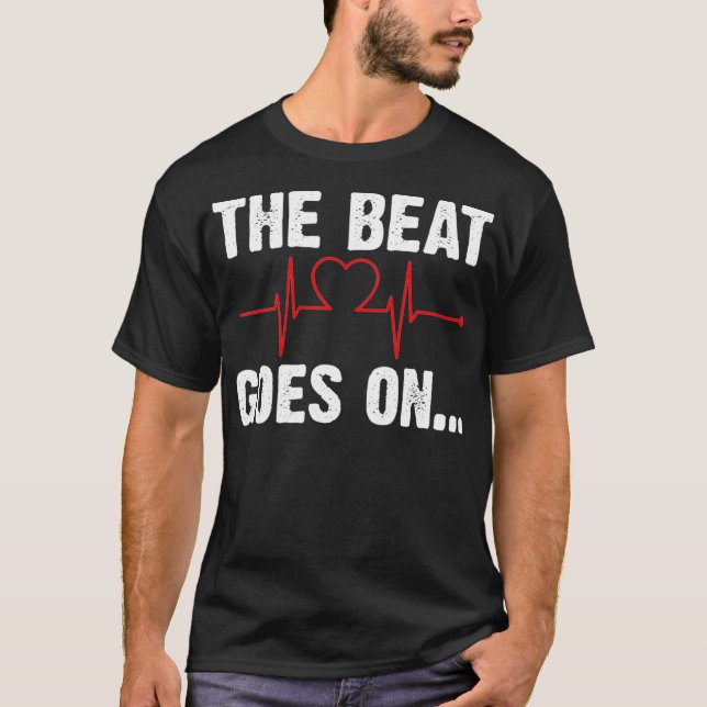 Camiseta Sobrevivente De Ataque Cardíaco A Batida Passa Em  (Frente)