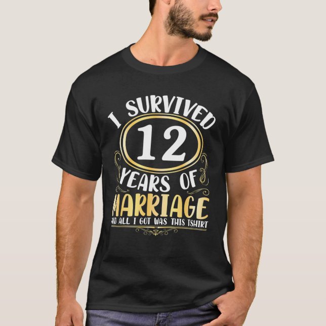 Camiseta Sobrevivi A 12 Anos De Casamento De Casamento Tudo (Frente)