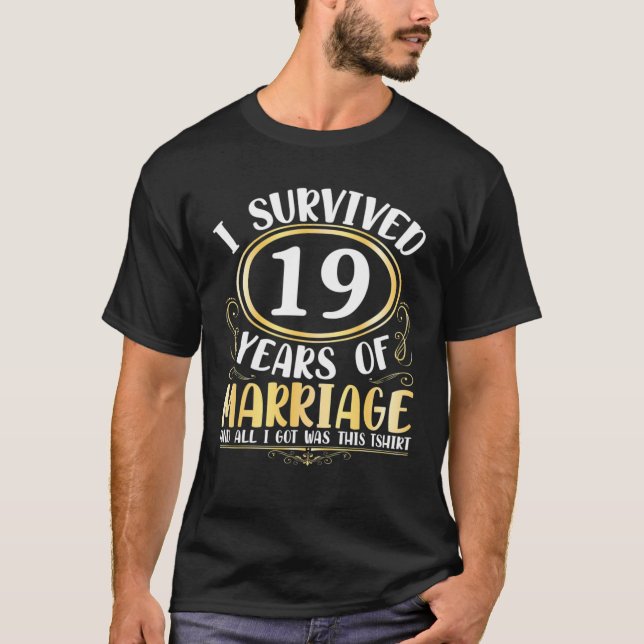Camiseta Sobrevivi A 19 Anos De Casamento De Casamento Tudo (Frente)