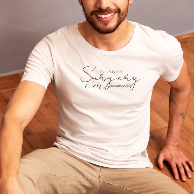 Camiseta Sobrevivi à Cirurgia, sou invencível. (Criador carregado)