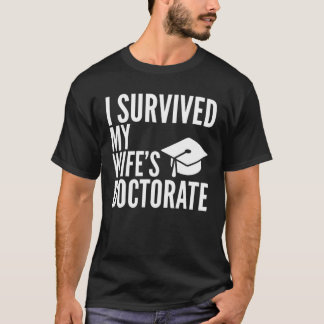 Camiseta Sobrevivi à faculdade de doutorado da minha esposa