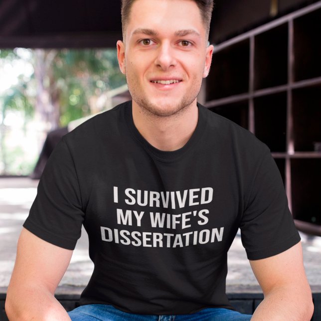 Camiseta Sobrevivi à graduação de dissertação de doutorado  (Criador carregado)
