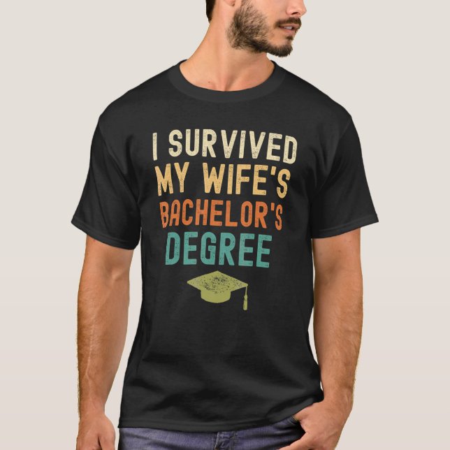 Camiseta Sobrevivi à graduação de Solteiro da minha esposa (Frente)