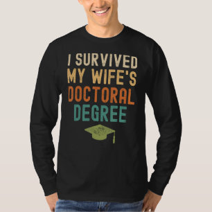 Camiseta Sobrevivi ao doutorado de minha esposa em 2022