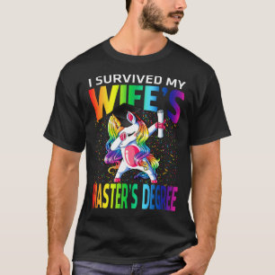Camiseta Sobrevivi ao mestrado de minha esposa, graduado em