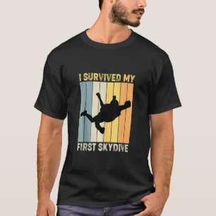 Camiseta Sobrevivi ao Meu Primeiro Salto de Paraquedas Para