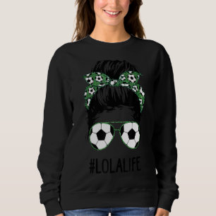 Camiseta Soccer Lola Life Messaging Bun Hair Óculos de sol