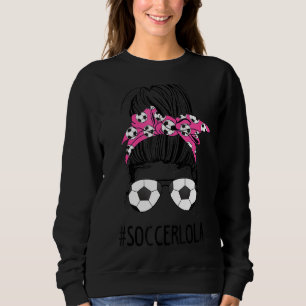 Camiseta Soccer Lola Life Messaging Bun Hair Óculos de sol