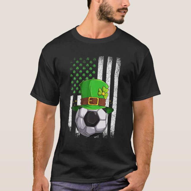 Camiseta Soccer Retro EUA Flag Shamrock Leprechaun Rua Patr (Frente)