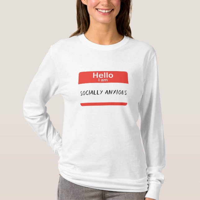 Camiseta Socialmente Ansiosa Nametag (Frente)