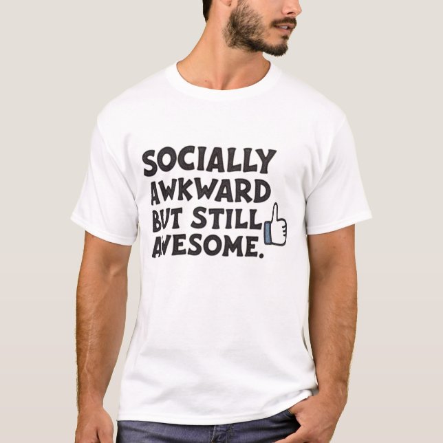 Camiseta Socialmente estranho, mas ainda incrível (Frente)
