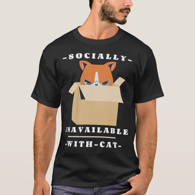 Camiseta Socialmente Indisponível Com Gato Introvertido Ama (Frente)