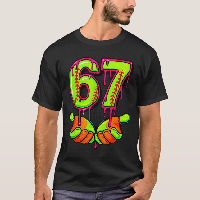Camiseta Softball 67 Six Seven Funny Gen Alpha Meme Drip Te (Frente)