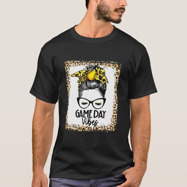 Camiseta Softball Game Day Branqueado Vibes Messy Bun Softb (Frente)