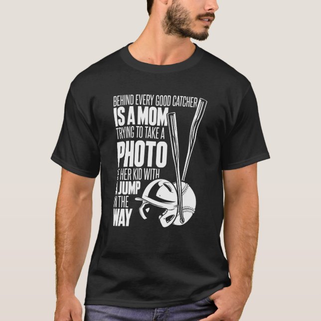 Camiseta Softball Mom Pitcher Catcher Batter Softball (Frente)