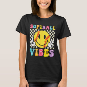 Camiseta Softball Vibes Softball Retro Groovay Game Day Gir