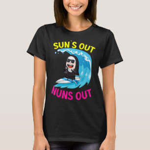 Camiseta Sois Out Nuns Out Surfing Surfer Nun 1