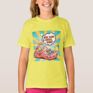Camiseta Sol, Areia e Crocs, por Natasha Us