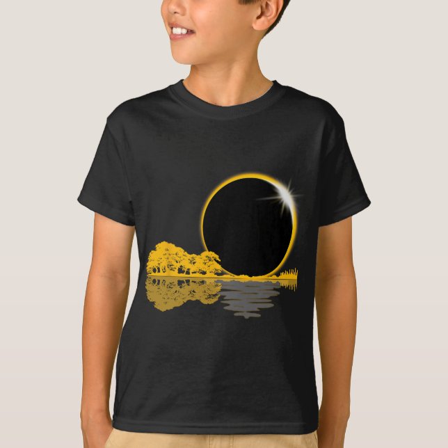 Camiseta Solar Eclipse Violão Natureza Lua Estilo Retroativ (Frente)