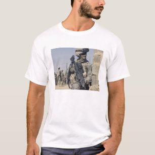 Camiseta Soldado armado com um MK-48