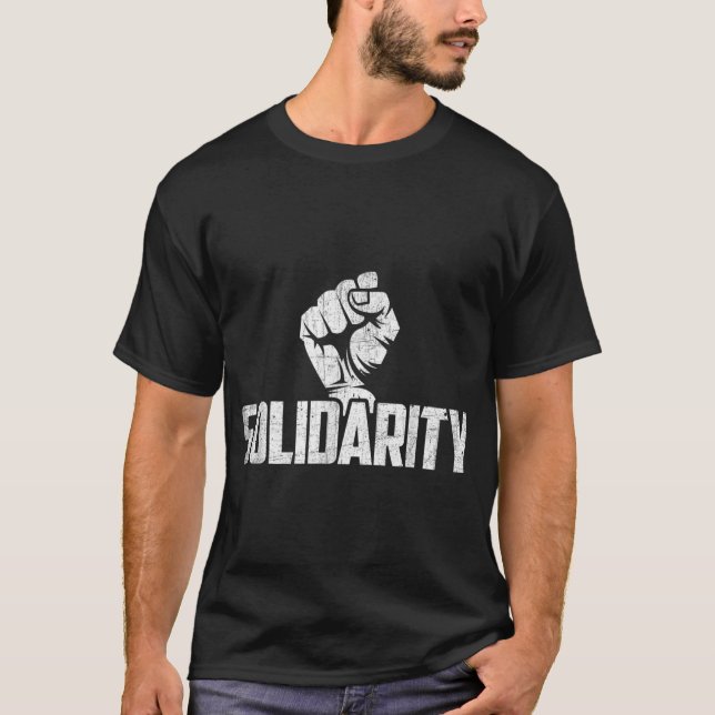 Camiseta Solidariedade com o Punho - Protesto do Distrito d (Frente)