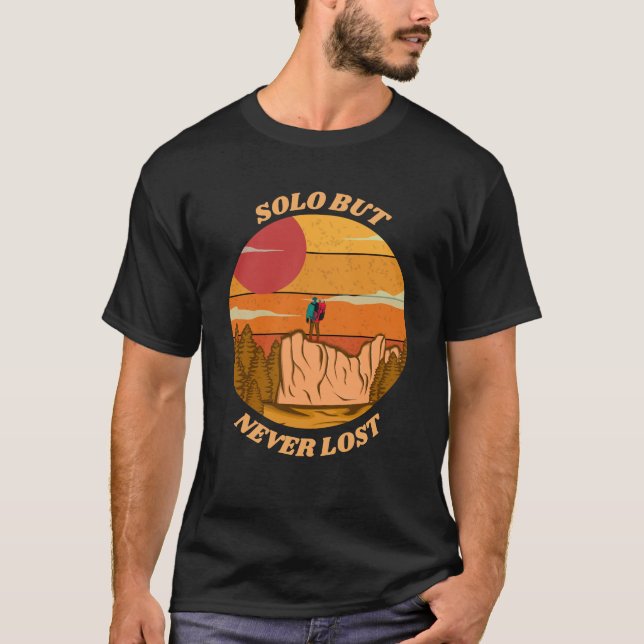 Camiseta Solo, Mas Nunca Perdeu Viagem (Frente)
