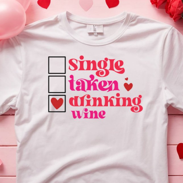 CAMISETA SOLTEIRO DE FUNDO COLHIDO VINHO BEBENDO ANTI VALEN (funny hilarious valentine t-shirt for single and wine lover)