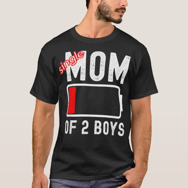 Camiseta Solteiro engraçado Mãe de 2 rapazes com Dia de as  (Frente)