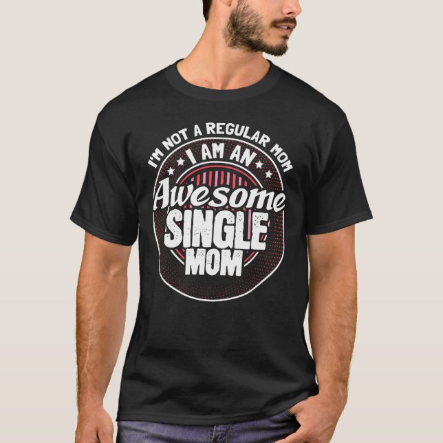 Camiseta Solteiro Mãe Mamãe Orgulhosa Amigos Presentes Idei (Frente)