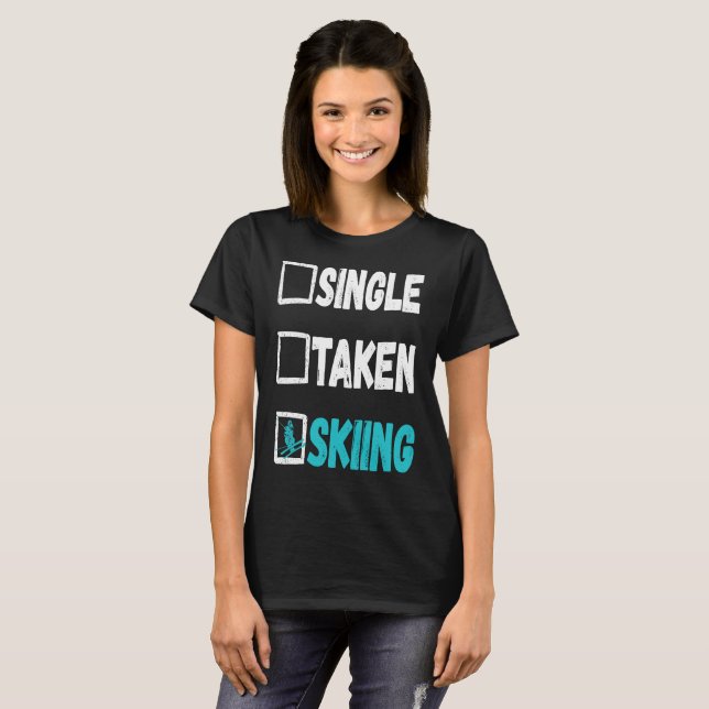 Camiseta Solteiro Taking Skiier Winter Snow Sports (Frente Completa)