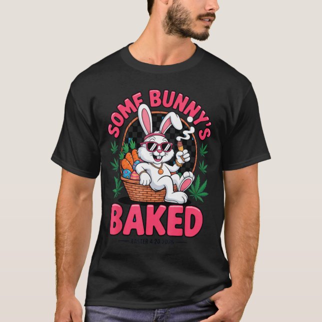 Camiseta Some Bunnys Baked Easter 2025 Chill Funny Stoner T (Frente)