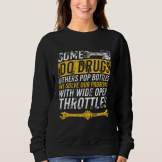 Camiseta Some Do Drugs Others Pop Bottles Wide Open Throttl