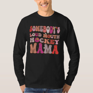 Camiseta Somebody s Loud Mouth Hockey Mama Groovy Retro On 