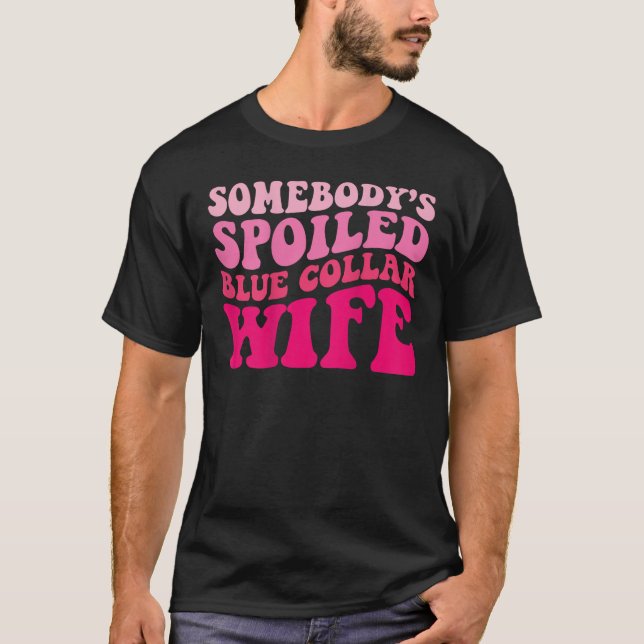 Camiseta Somebody s Spoiled Blue Collar Wife Funny Wife Gro (Frente)