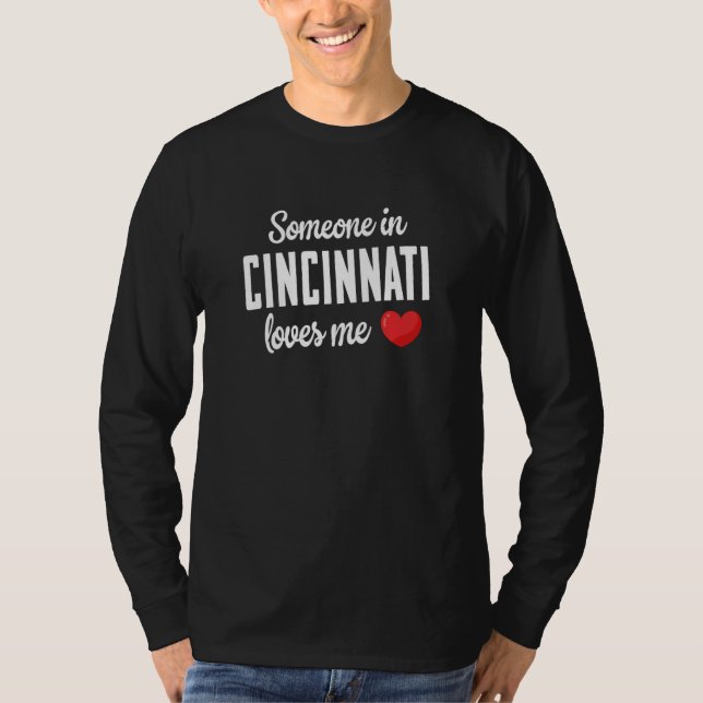 Camiseta Someone In Cincinnati Loves Me (Frente)