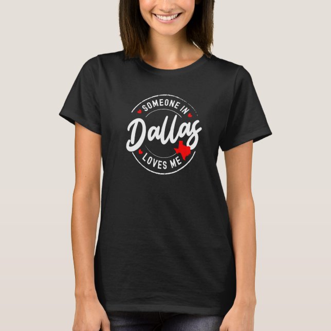 Camiseta Someone in Dallas, Texas Loves Me Premium (Frente)