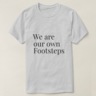 Camiseta Somos Nossas Próprias Pegadas Citação –