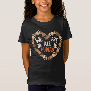 Camiseta Somos Todos Humanos – Mãos de Diversidade em Forma